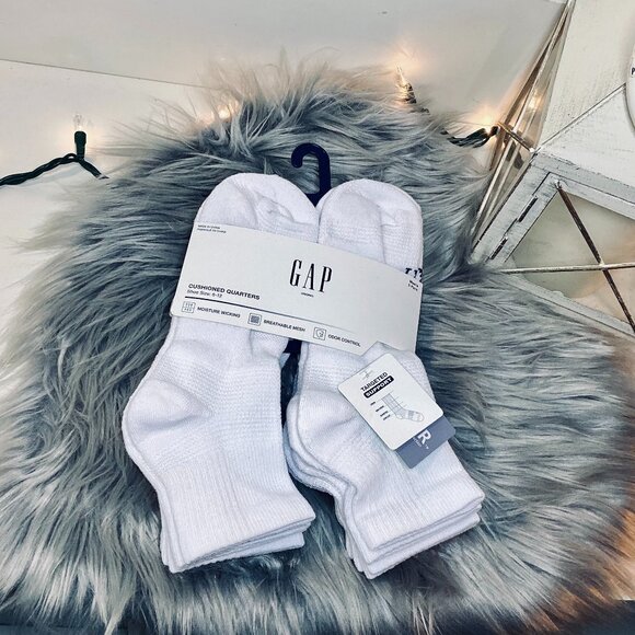 GAP Cushioned Quarter Crew Socks Moisture Wicking + Odor Control 6 Pairs NWT - Picture 1 of 3